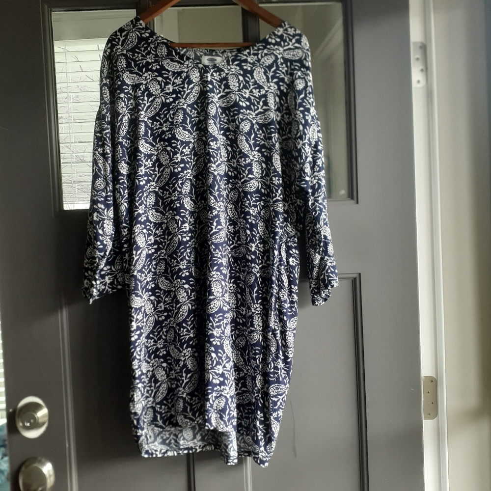 Old Navy Blue and White Floral Women's Midi Dress Size L